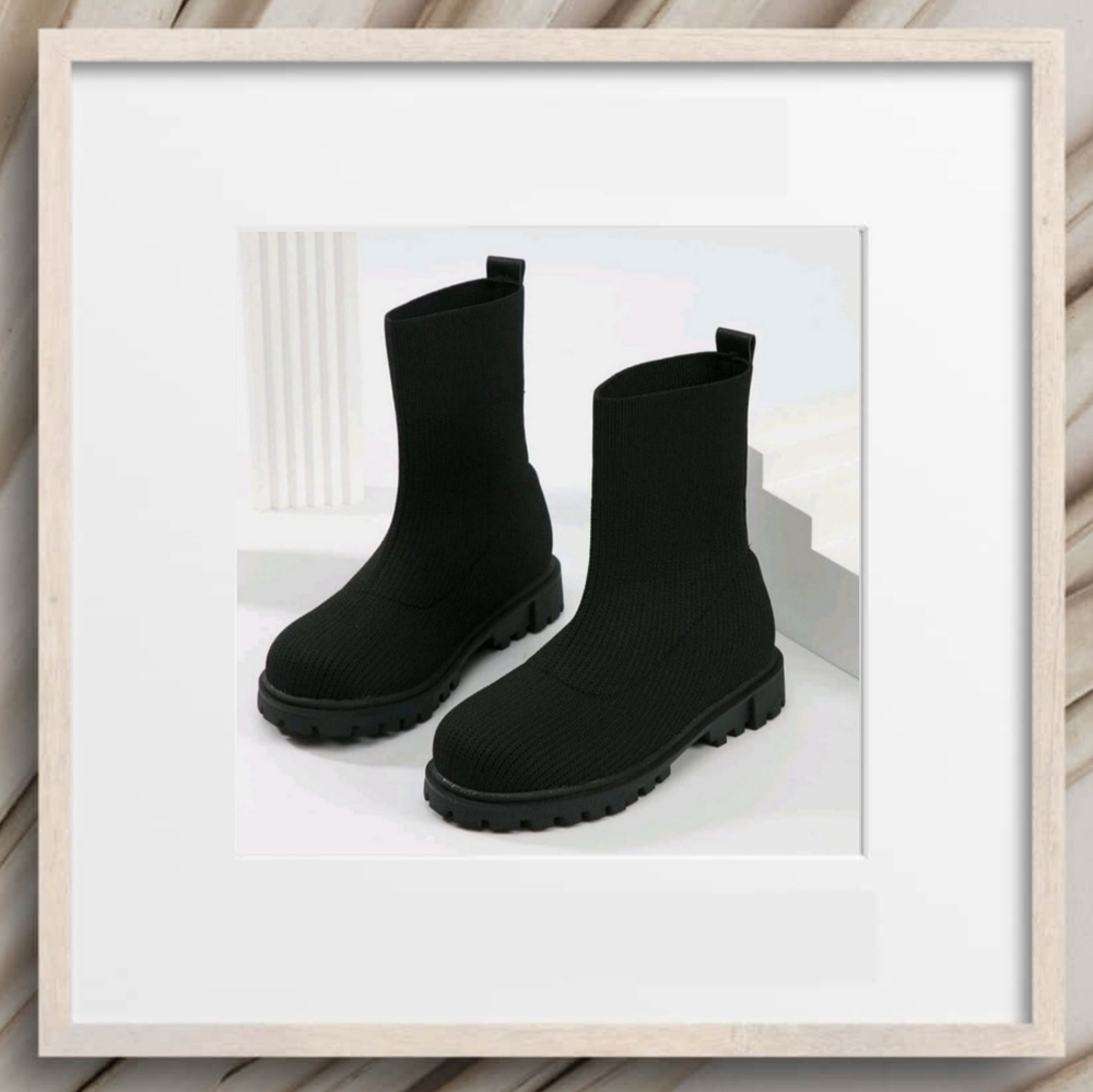 Girls Minimalist Slip-On Sock Boots Girls  👧 🩰